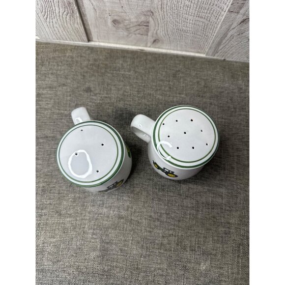 John Deere Gibson Ceramic Tractor Vtg Salt & Pepper Shakers w/ Handle Farmhouse - Picture 6 of 8